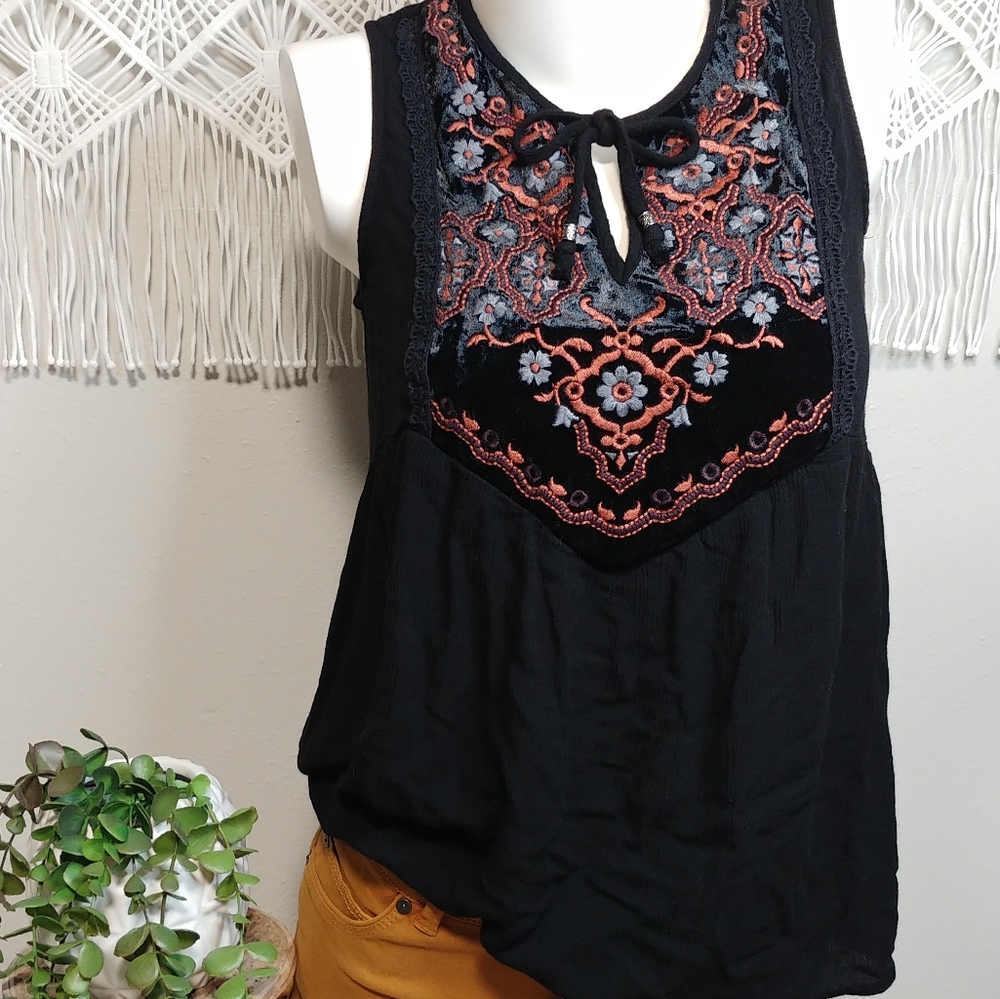 Knox Rose Sleeveless Blouse with Embroidered Front